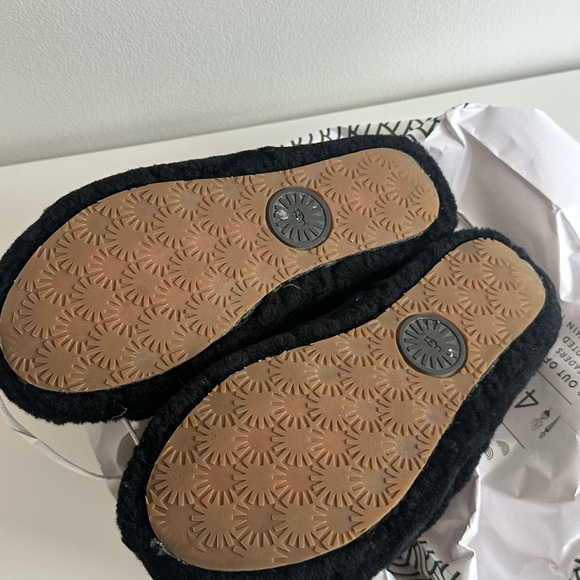 UGG fluff yeah sliders - Picture 4 of 4